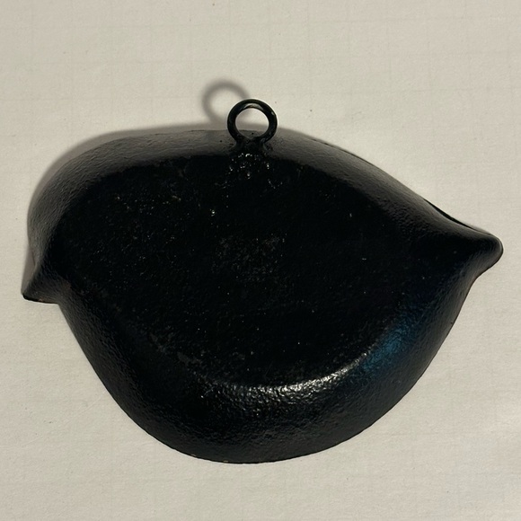 Cast Iron Bird Wall Hanging Baby Chick Textured Spoon Rest 6 x 4 inches - Picture 2 of 4